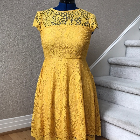 Yellow lace open back dress worn once - Picture 2 of 11